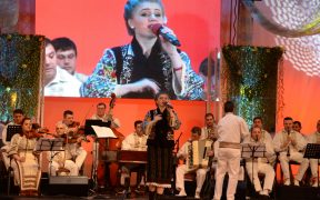 70 de interpreţi şi 70 de dansatori, pe scena Festivalului "Vară, Vară, Primăvară" 2014
