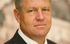 Klaus Iohannis se întâlneşte cu medieşenii