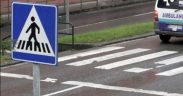 A ajuns la spital după ce a fost lovit de o mașină pe trecerea de pietoni