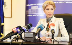Raluca Turcan: "Cu un premier plagiator și urmărit penal, ajungem ca 1 din 4 absolvenți de clasa a XII-a să nu se înscrie la BAC"