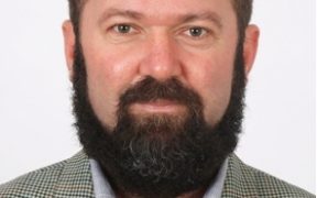 „Scriu din dragoste faţă de români şi de România” – declară profesorul şi publicistul COSTEL NEACŞU