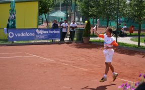 A început Turneul Internaţional la tenis de câmp pentru juniori