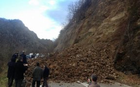 Căderi de pietre pe Valea Oltului