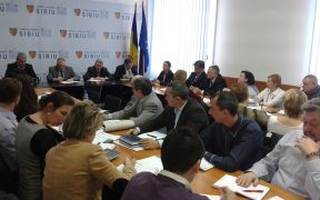 Consiliul Judeţean Sibiu a chemat la discuții reprezentanții din sănătate, asistenţă socială şi învăţământ special