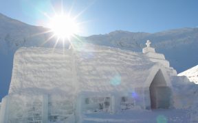 Biserica de Gheață de la Bâlea Lac a fost redeschisă