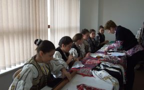Înscrierile pentru faza judeţeană a Olimpiadei „Meşteşuguri artistice tradiţionale” au ajuns la final