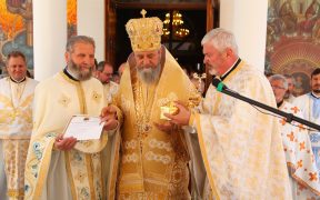 Căminul pentru vârstnici de la biserica din Valea Aurie a fost sfinţit