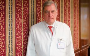 Dr. Paul-Jürgen Porr este noul director medical al Spitalului Polisano