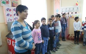 Ghiozdane și rechizite pentru copiii din satul Coveș
