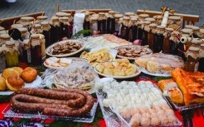 Gusturile gastronomiei sibiene la Târgul de Turism al României