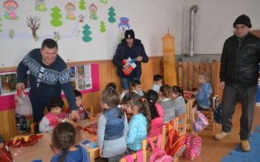 Daruri pentru copii din școlile și grădinițele comunei Brădeni