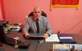 Primarul care își prezintă activitatea și răspunde la întrebările cetățenilor pe rețelele de socializare
