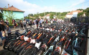 Biciclete pentru copiii nevoiași din Copșa Mică, Motiș și Valea Viilor