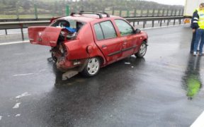 Femeie însărcinată ajunsă la spital în urma unui accident pe A1