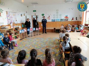 Când Poliţia merge la grădiniţă