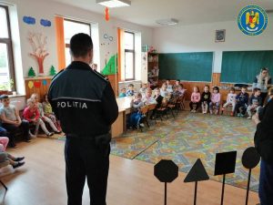 Când Poliţia merge la grădiniţă