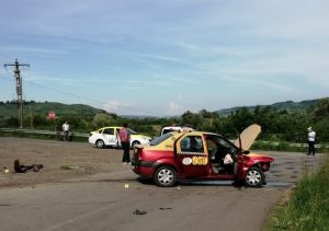FOTO: Neacordare de prioritate, accident rutier între Alma și Smig