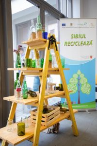BURSA DE PLASTIC: Au dat răsaduri pe plastic