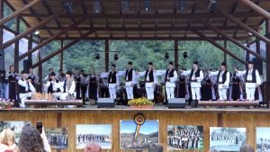 Festivalul „Bujorul de Munte”, în week-end la Gura Râului