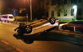 VIDEO: Mașină răsturnată pe șoseaua Alba Iulia. Șoferul nu este de găsit.