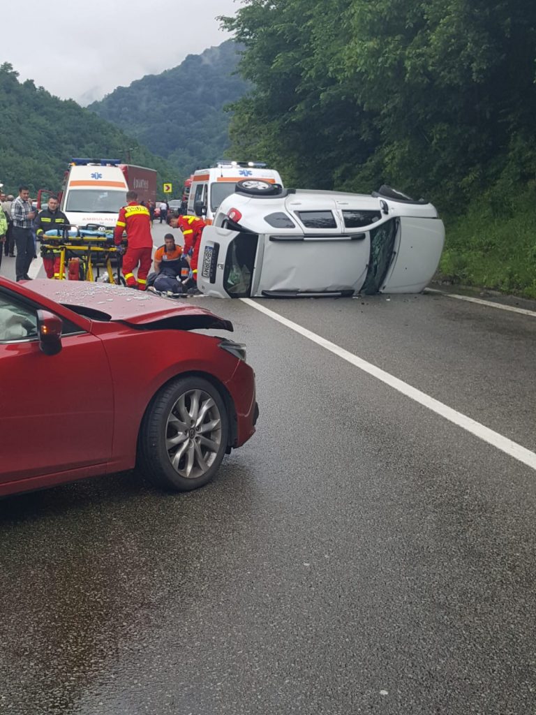 ACCIDENT RUTIER cu victime multiple la Câineni. Traficul este blocat total