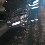 ACCIDENT: Un autoturism a intrat într-un stâlp la Chirpăr