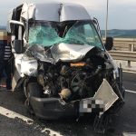 ACCIDENT pe autostrada A1: Șoferul unui microbuz nu păstrează distanța și intră în coliziune cu un tir