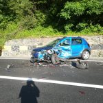 A pătruns pe contrasens și a intrat în coliziune cu un autoturism