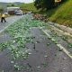 VIDEO: Bere împrăștiată pe asfalt | Trafic blocat pe DN 14, între Târnava și Copșa