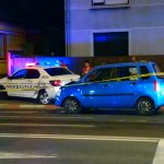 VIDEO: Mașină de poliție lovită în timp ce se îndrepta la o intervenție