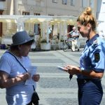 VIDEO-FOTO: Polițiștii sibieni au împărțit pliante prin care avertizau oamenii să fie atenți la hoții de buzunare