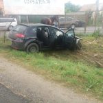 Un cal care păștea liniștit într-o grădină a fost lovit de către o mașină care a derapat