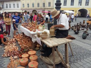 Tărgul Olarilor reunește la Sibiu peste 100 de meșteri din țară