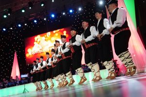 Junii Sibiului și Silvia Macrea, onorați pe scena Festivalului „Cântecele Munților”