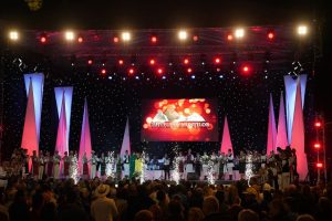 Junii Sibiului și Silvia Macrea, onorați pe scena Festivalului „Cântecele Munților”