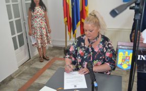 GALERIE FOTO: Cine a felicitat-o pe Maria Minea, noul prefect al Sibiului