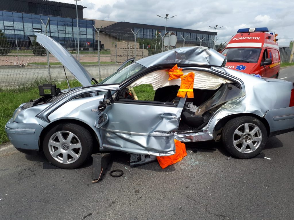 A ieșit din parcare și a produs un accident