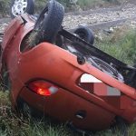 A circulat cu viteză excesivă în condiții de ploaie și s-a răsturnat