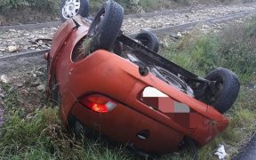 A circulat cu viteză excesivă în condiții de ploaie și s-a răsturnat