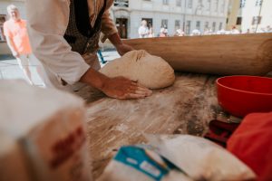 Calfele călătoare fac demonstrații de gastronomie în Muzeul Astra