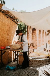 Calfele călătoare fac demonstrații de gastronomie în Muzeul Astra