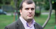 EDITORIAL: Prefectul şi directorii