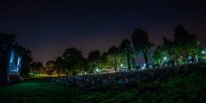 Cinema în aer liber în Parcul Sub Arini