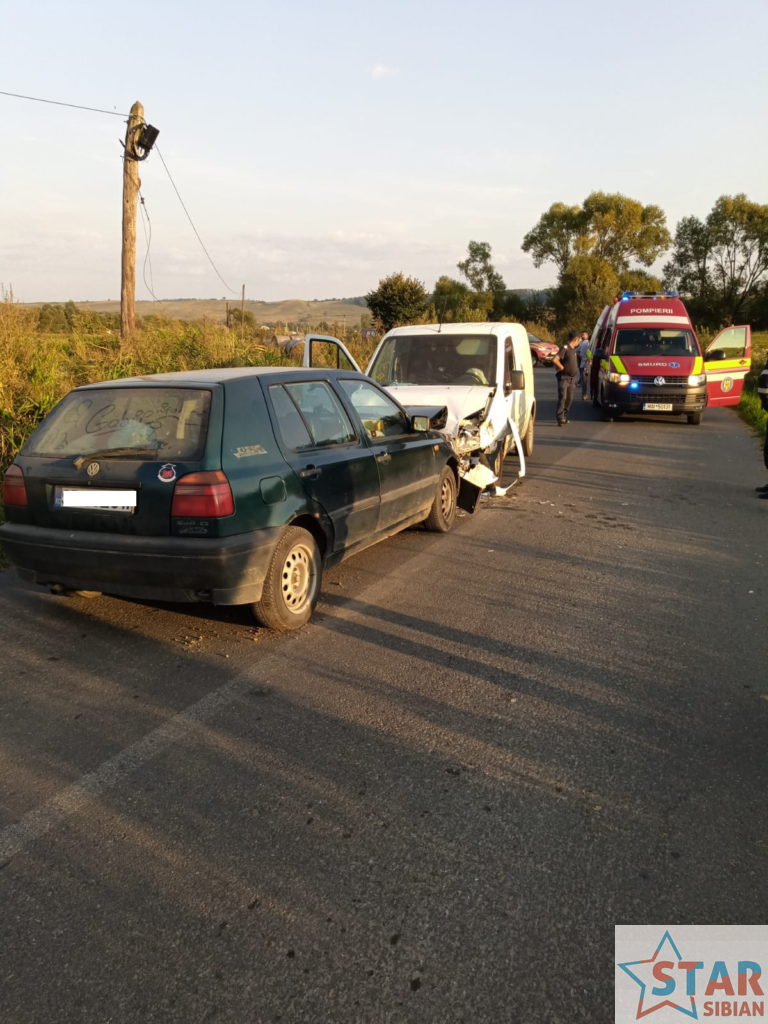 FOTO: Coliziune între două mașini la Coveș. O fetiță de 5 ani este rănită