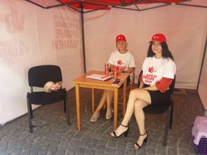 Pisicuţa Karma te aşteaptă să semnezi pentru Viorica Dăncilă la Sibiu
