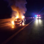 FOTO: Autoturism făcut scrum din cauza unui scurtcircuit pe autostrada A1
