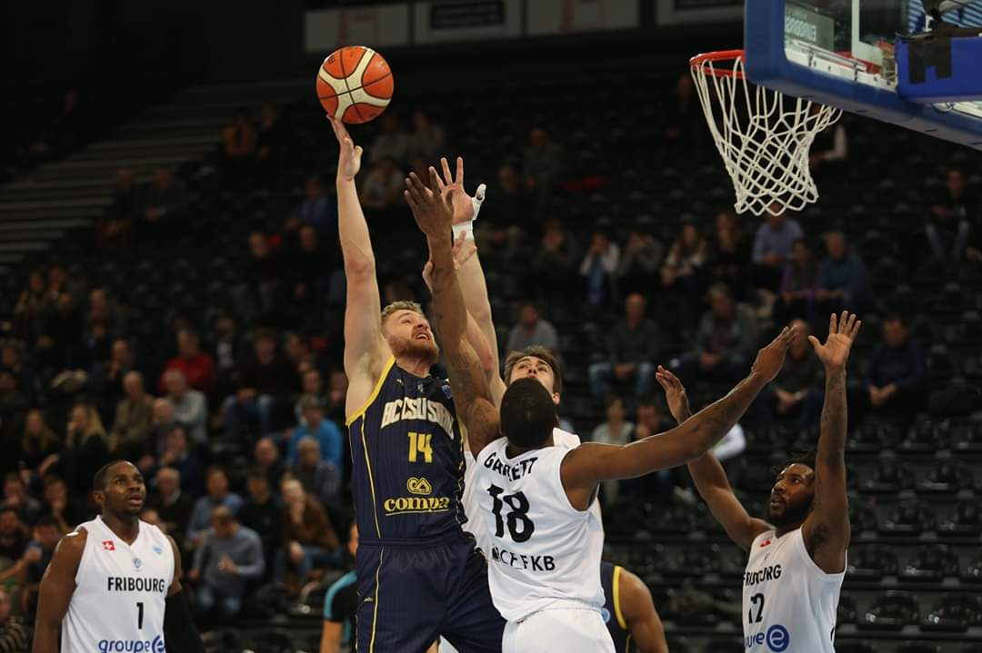 CSU Sibiu a învins în deplasare formaţia Fribourg, scor final 91-69