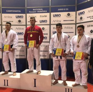 Povestea celor 50 de tineri de elită, scrisă de cinci studenți CRP-iști cu talent de jurnaliști