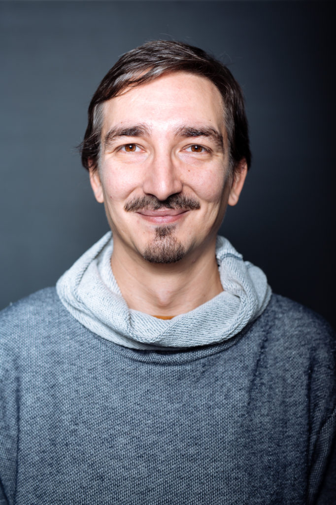 Vlad Robaș, un actor renumit al Teatrului Național ,,Radu Stanca”Sibiu împlinește astăzi vârsta de 35 ani
