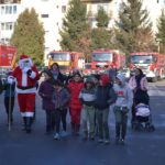 FOTO: Moș Crăciun "a fost salvat” de pe acoperiș de pompierii sibieni